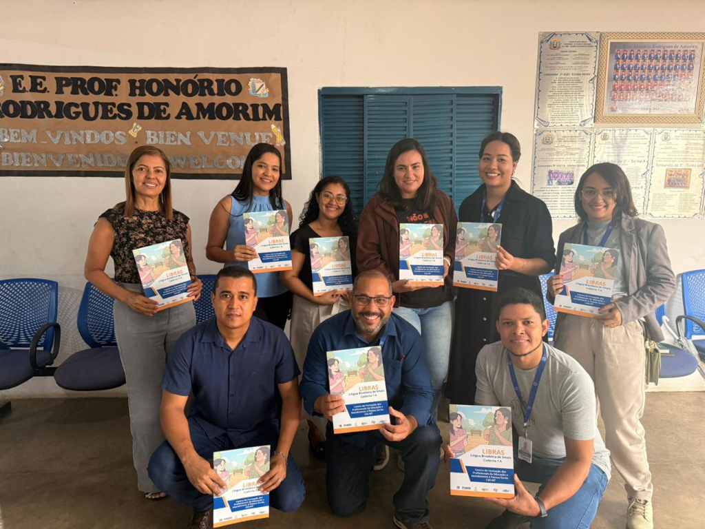 Seduc lança Projeto Piloto para ensino de Libras nas escolas de Tempo Integral da Rede - 